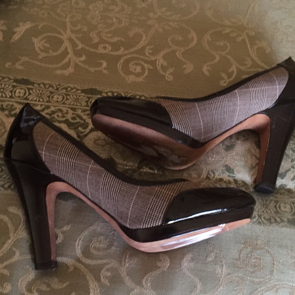 Shoes - Picture 3 of 4